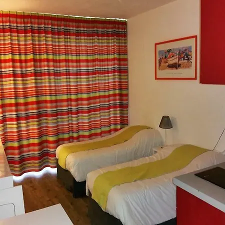 Aparthotel Victoria Surf 3*